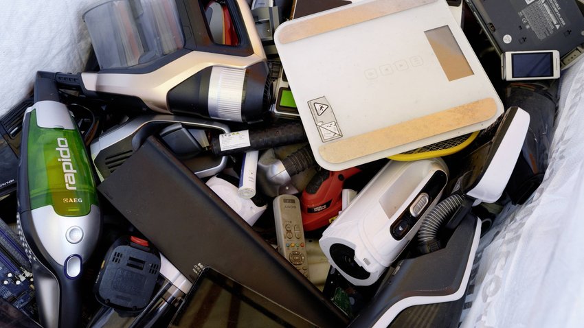 Wo Kann Man Elektrogeräte Entsorgen Elektroschrott entsorgen & alte Elektrogeräte loswerden
