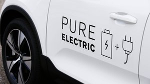 Bei Stromknappheit im Winter: Erstes Land will E-Autos stehen lassen