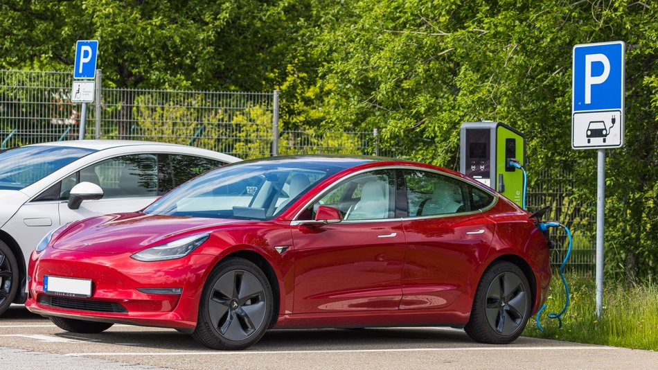 „Total bescheuert“: Dieser Schritt geht Tesla-Fahrern zu weit