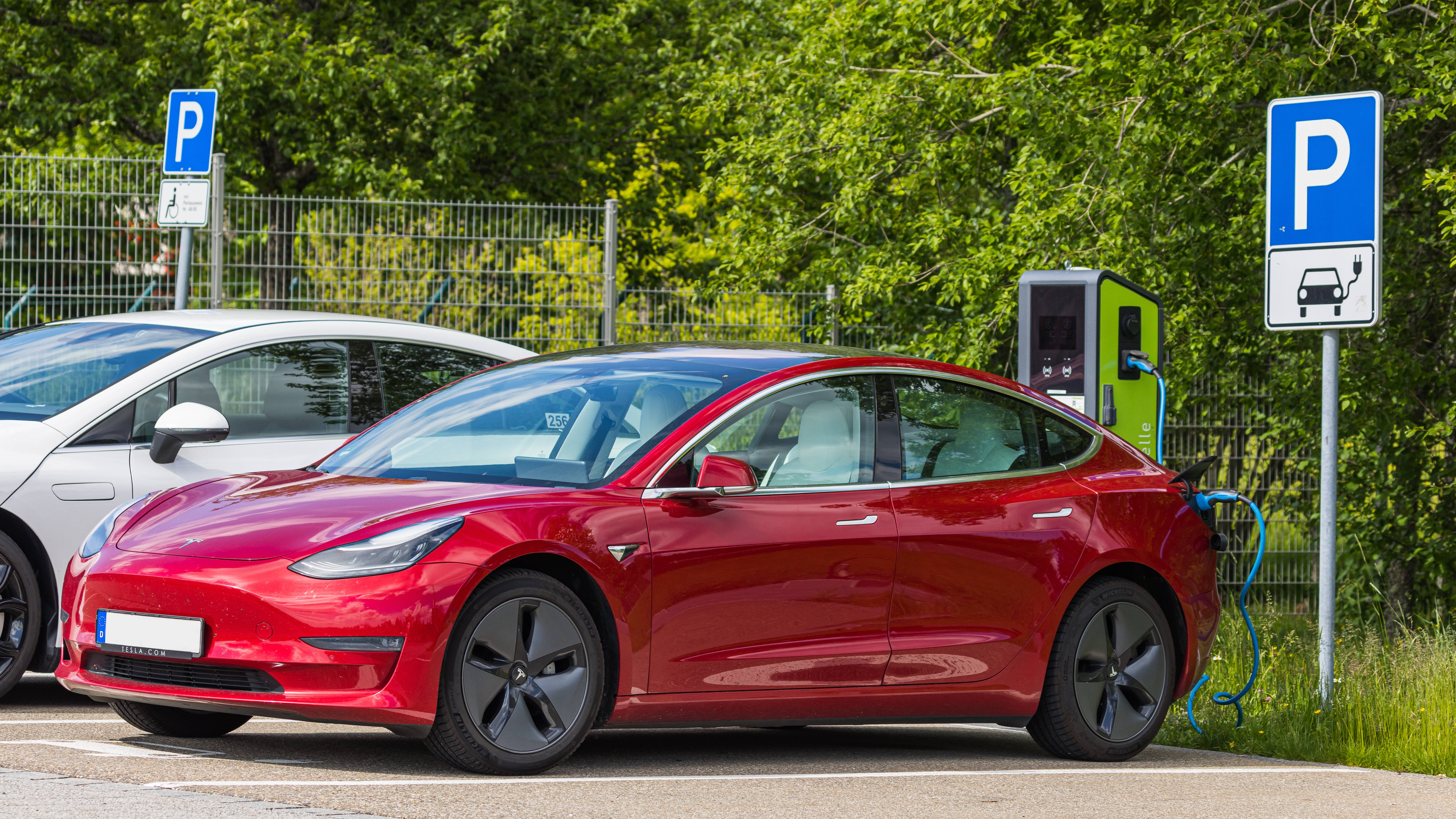 Tesla Model 3 gefragtestes Auto überhaupt in Kalifornien >