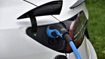 Benziner unbeliebt wie nie: E-Autos reißen bald magische Grenze ein