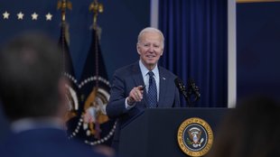 Drei abgeschossene UFOs: US‑Präsident verrät, was wirklich dahinter steckt