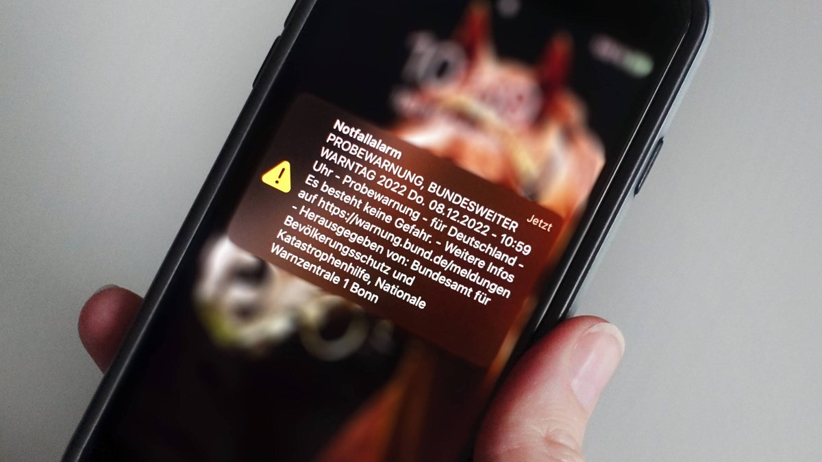 In case of disasters: mobile phone warning system starts in Germany