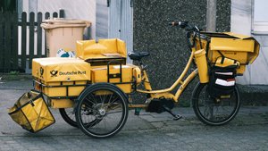 DHL: Kosten für Briefmarken & Pakete 2025