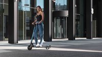 E-Scooter mit Handyvertrag: MediaMarkt bietet Stehroller mit 6-GB-Tarif zum Spitzenpreis