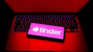 Tinder: Nutzer blockieren & vor Bekannten verstecken