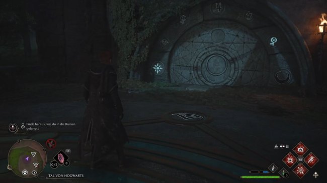 The glowing symbols on the door will give you the clue.  (Image source: Screenshot GIGA)