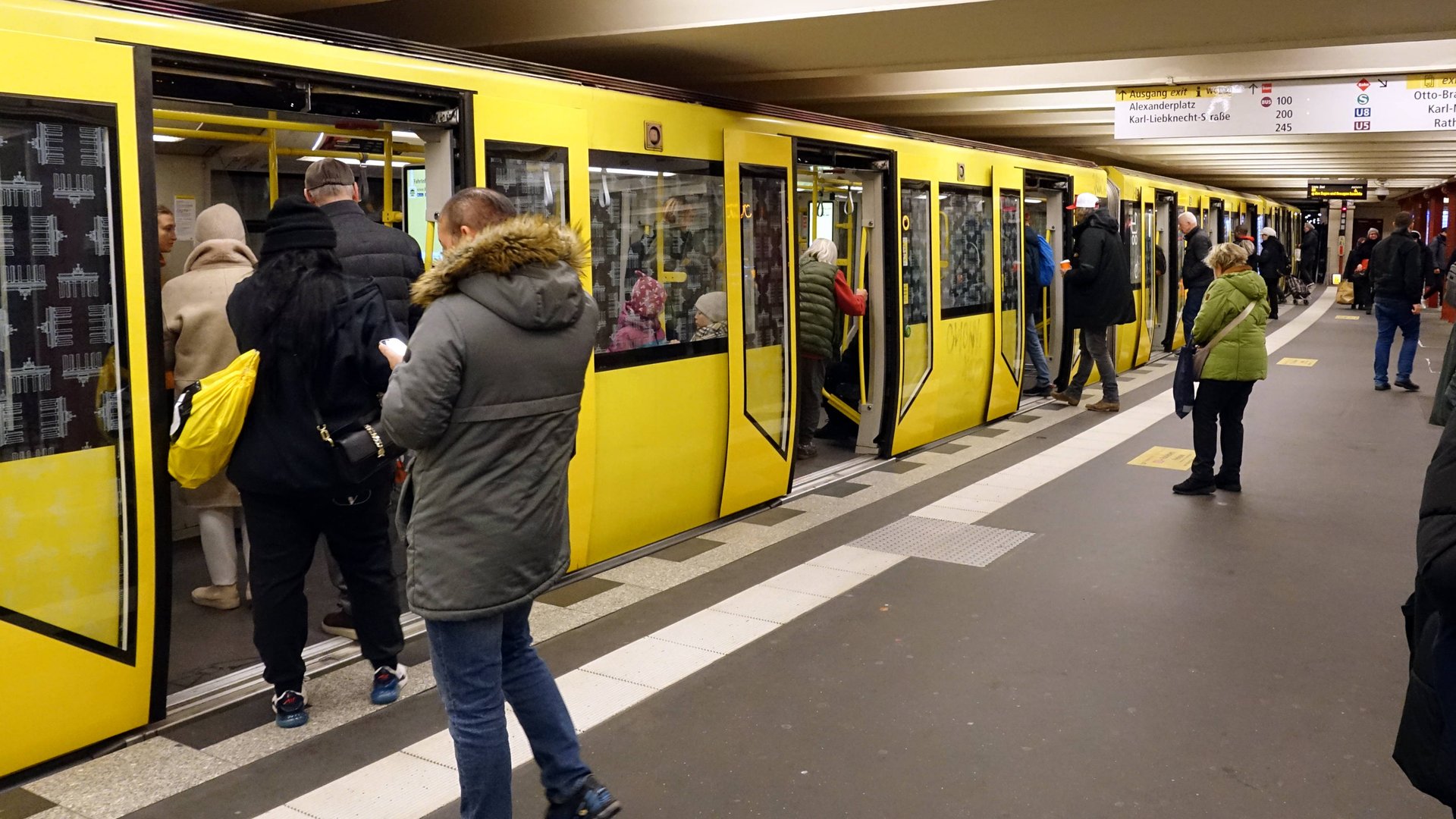 Wie Viele Personen Kann Man Auf Young Ticket Plus Mitnehmen Deutschland-Ticket: Kann man Personen mitnehmen?