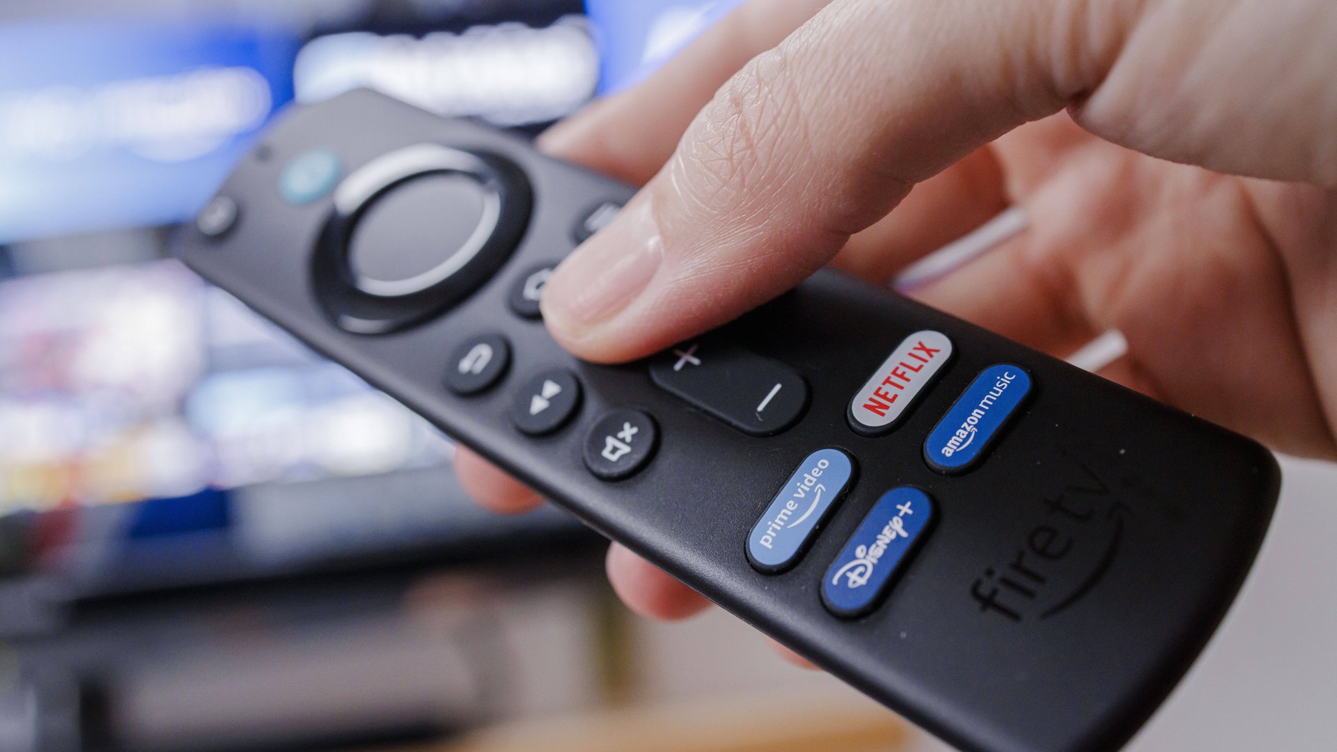 Fire TV Stick Fernbedienung blinkt orange, gelb oder grün