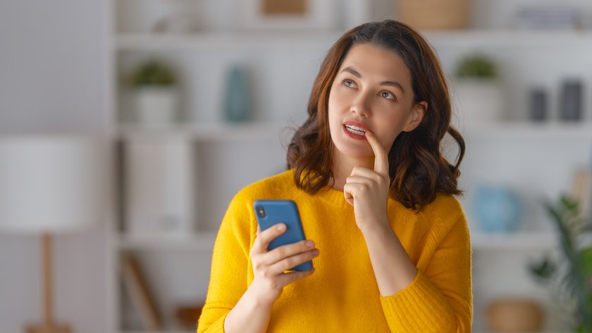 Frau mit Smatphone