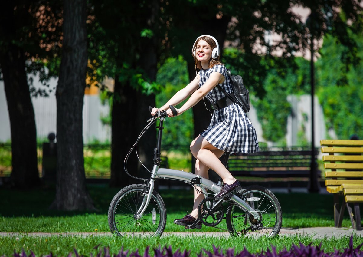 Mit Kopfhörern Fahrrad fahren? Das steht im Gesetz