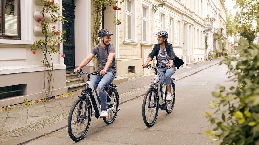 Fahren die beiden hier E-Bikes oder Pedelecs?