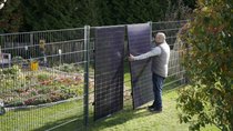 Balkonkraftwerk für den Zaun: Neues Komplett-Set mit besonderen Solarzellen ist da