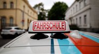 Führerschein-Frage: Was ist außerorts auf Vorfahrtstraßen erlaubt?