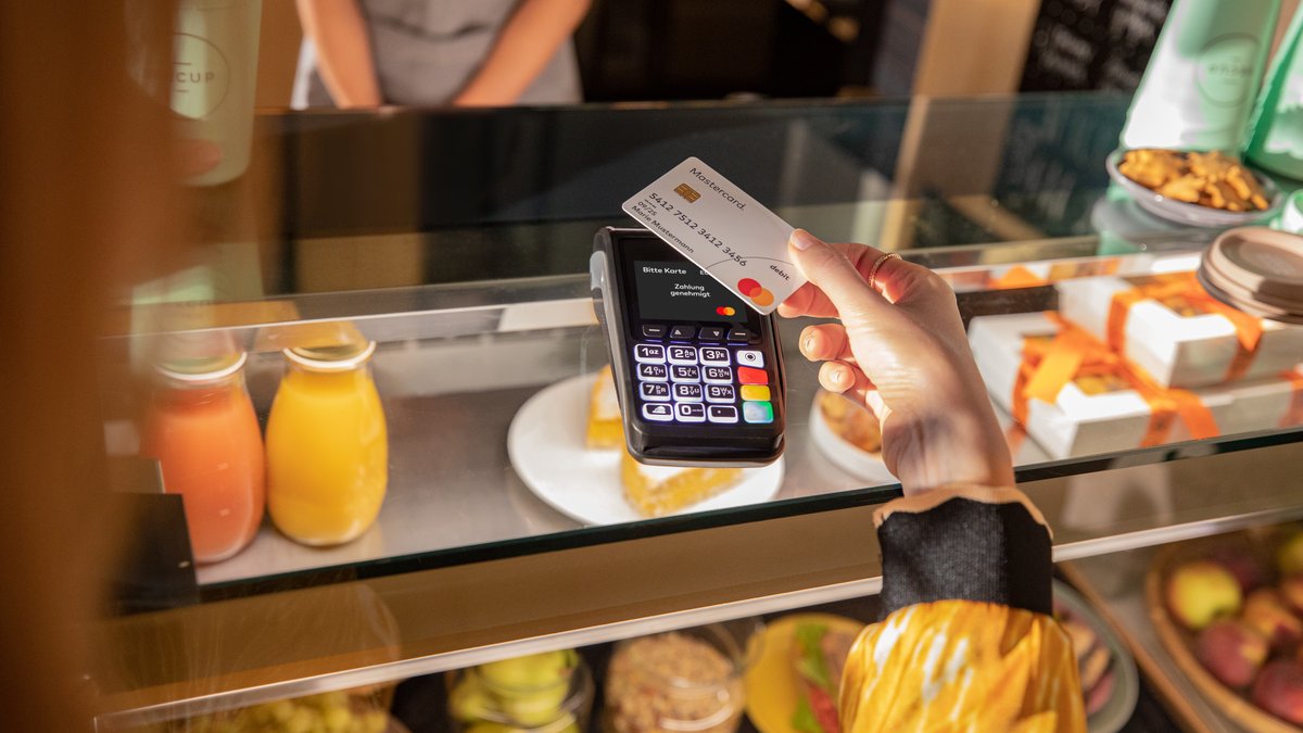 mastercard kreditkarte kontaktlos zahlung 2023 rcm1200x0u Kreditkarten-Daten gestohlen: So viele Deutsche sind betroffen