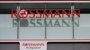 Rossmann: Geld abheben – so gehts