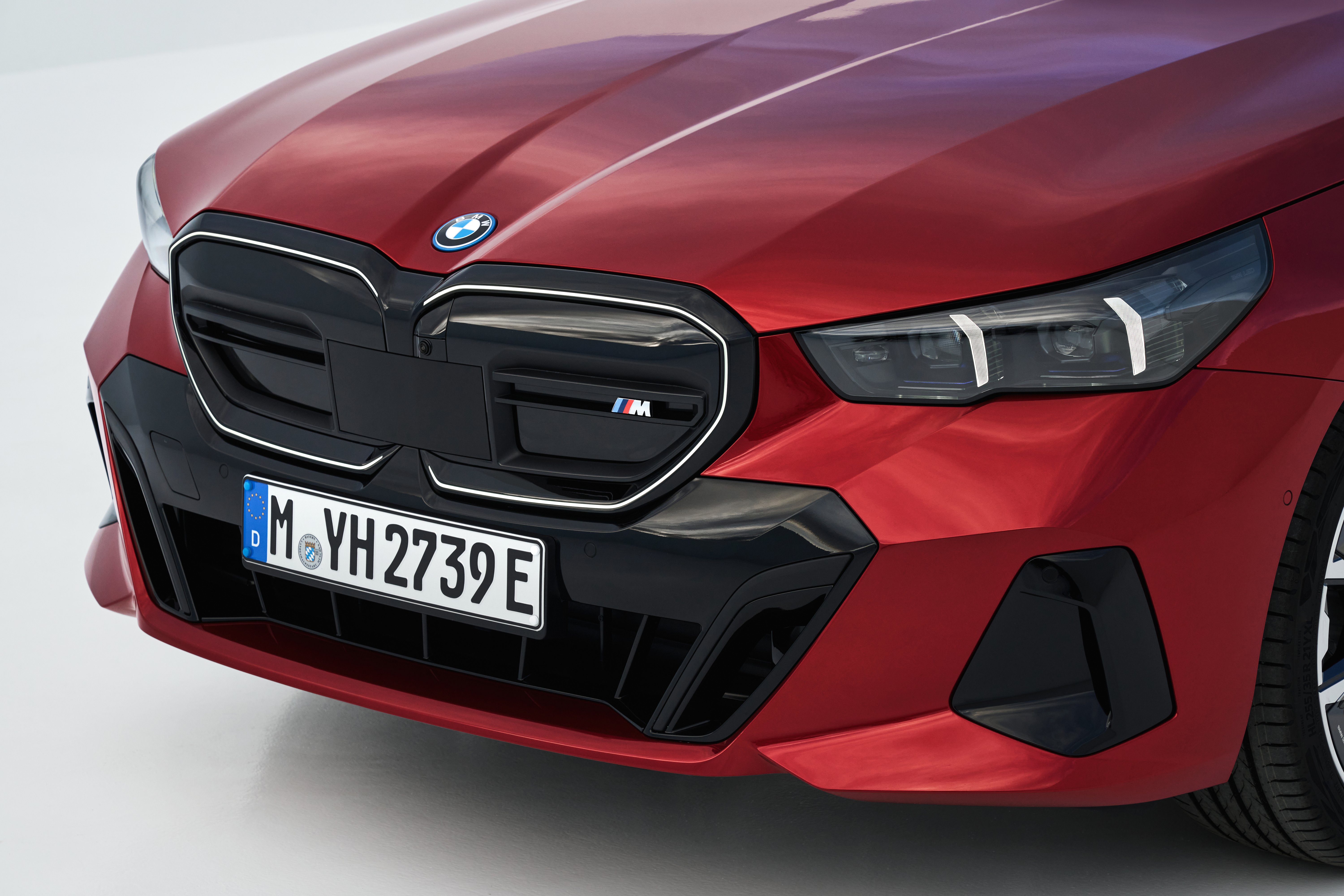 BMW bringt 2023 Videospiele auf das neue Curved Display