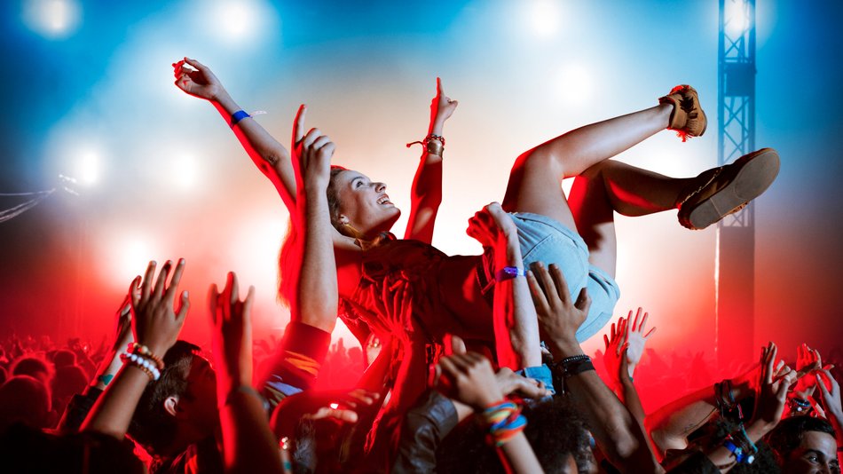 Festivals und Konzerte: Gehörschäden vermeiden ist ganz einfach