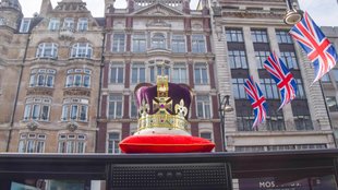 Krönung von Charles III.: Um welche Uhrzeit & wer zeigt die Übertragung im TV?