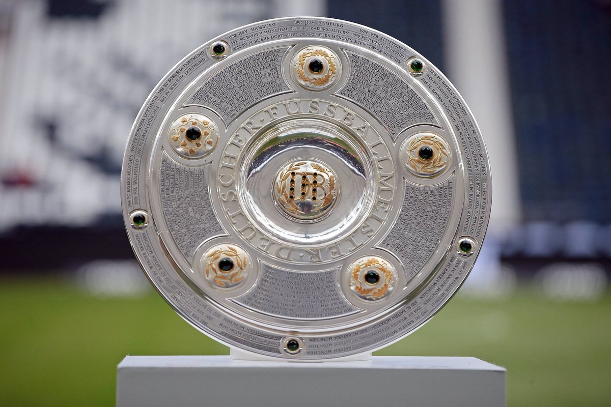 meisterschale imago1013725713h rcm1200x0u Fußball heute: Bundesliga-Konferenz – Überträgung im Live-Stream & TV