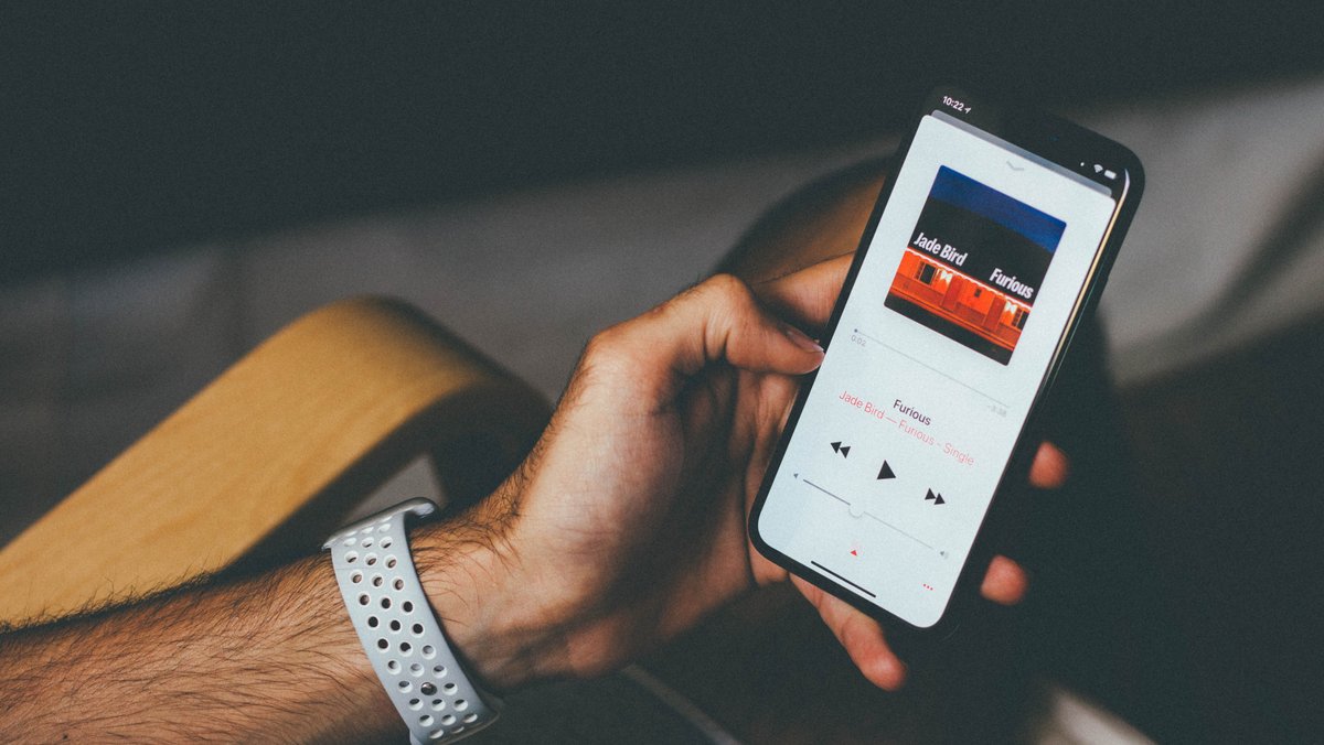 musik handy radio app daniel canibano gFU1ba7ygtI unsplash rcm1200x0u Bald auch bei uns? Radio-Pflicht für Handys kommt