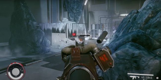 Im Video schießt der Spieler hier auf einen Tank, aus dem Flüssigkeit austritt, die sofort gefriert und einen Gegner dabei verletzt. (Quelle: Bethesda)
