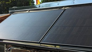 Amazon verkauft ein 830-Watt-Balkonkraftwerk mit speziellen Solarmodulen zum Mini-Preis
