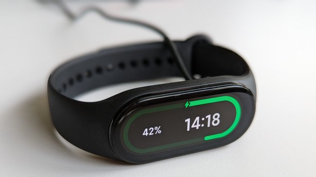 Das Xiaomi Smart Band 7 ist in knapp 90 Minuten wieder voll aufgeladen (Bildquelle: GIGA).