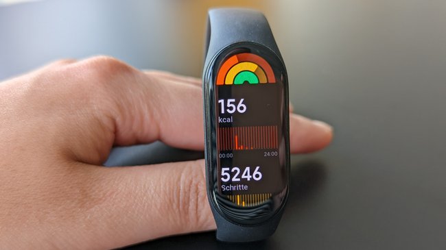 Das Xiaomi Smart Band 7 zeigt eure Körperwerte detailliert auf (Bildquelle: GIGA).