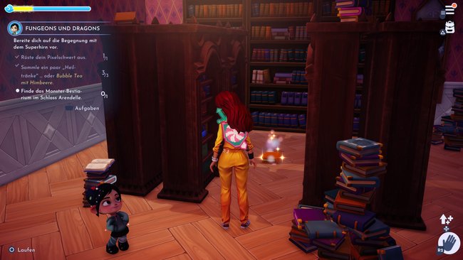 Das Monster-Bestiarium liegt zwischen den beiden Bücherregalen (Quelle: Screenshot GIGA).