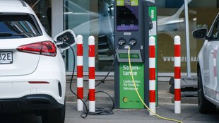 Sparkurs für E-Autos? Kostenentwurf lässt Autokäufer im Regen stehen