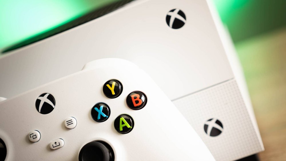 Xbox Series S, Xbox One und Xbox-Controller