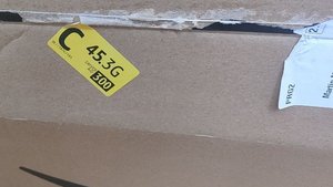 Was bedeuten die gelben Aufkleber auf Amazon-Paketen?