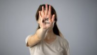 #MeToo: Was steckt hinter dem Hashtag & der Bewegung? Schnell erklärt