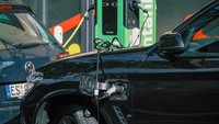 Ladesäulen in Deutschland: E-Auto-Fahrer müssen Geduld mitbringen