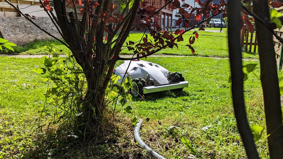 Dieser Mähroboter macht vor Nachbars Rasen nicht Halt: Luba AWD 5000 im Härtetest