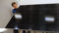 Solar-Tischkraftwerk im Hands-On-Video: Einzigartiges Balkonkraftwerk ausprobiert
