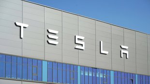 Fast täglich Unfälle: So geht es wirklich im deutschen Tesla-Werk zu