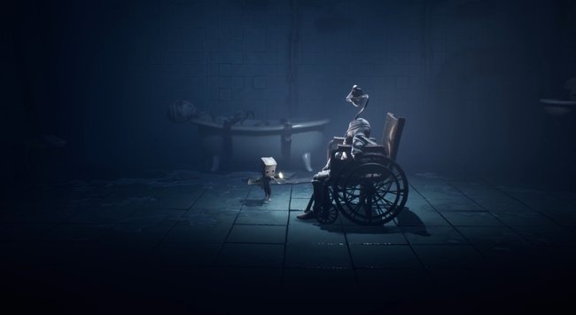 Den Rollstuhl könnt ihr nur dann bewegen, wenn sich die Puppe in der Dunkelheit erhoben hat.