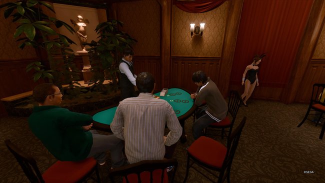 Im Casino könnt ihr beim Pokern oder Black Jack spielen jede Menge Jetons gewinnen und sie für tolle Preise eintauschen.