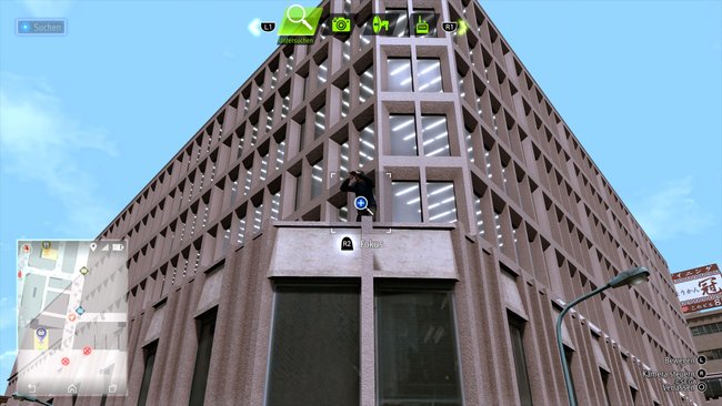 Auf diesem hohen Gebäudevorsprung findet ihr den vermeintlichen Stalker mit seinem Fernglas.