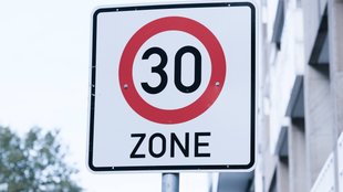 Tempo 30 überall? Regierung legt neue Straßenverkehrsordnung vor