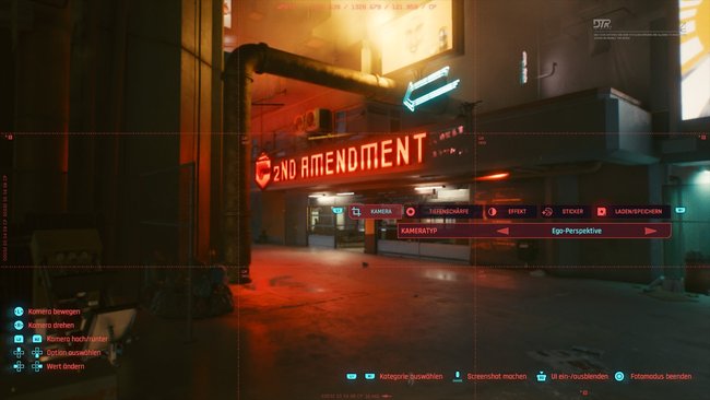 Der Waffenladen von Wilson ist selbst im stark neonbeleuchteten Night City nur schwer zu übersehen.