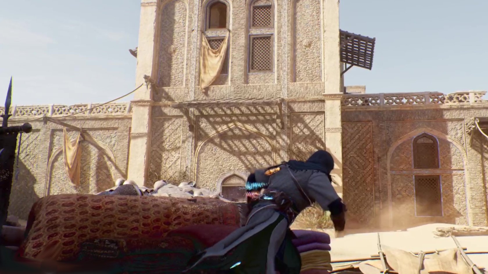 Wir zeigen euch, wie ihr die Ausrüstungstruhe bei der verlassenen Karawanserei in AC Mirage öffnen könnt (Quelle: Screenshot GIGA).