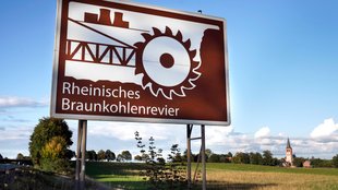 Braune Schilder auf der  Autobahn: Bedeutung, Liste & Karte