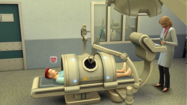 Am Operationstisch könnt ihr schwerwiegende Krankheiten behandeln. Hin und wieder findet ihr auch eine Saugglocke oder andere abstruse Gegenstände in den Mägen der Sims.