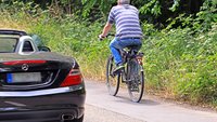 Welche Fahrzeuge dürfen nur mit besonders großem Seitenabstand überholt werden?