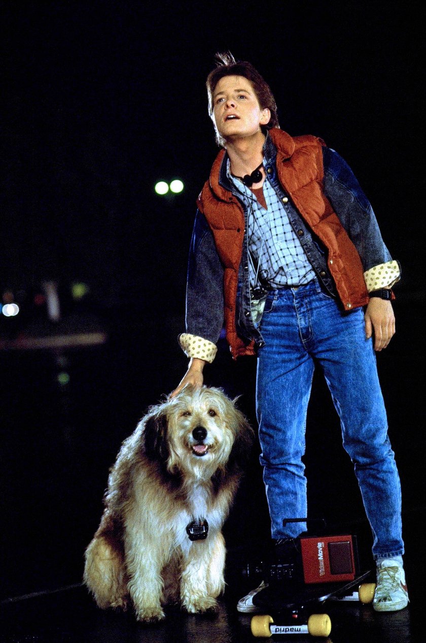 Michael J. Fox & Dog Characters: Marty McFly Film: Back To The Future (USA 1985) Director: Robert Zemeckis 03 July 1985