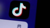 Jahrbuch-Fotos: So funktioniert der „AI Yearbook“-Trend bei TikTok & Co.