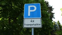 Darf man als Mann auf einem Frauenparkplatz parken?